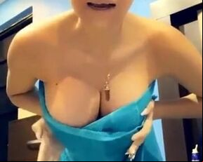 Hot Girl Reveal Body On Snapchat